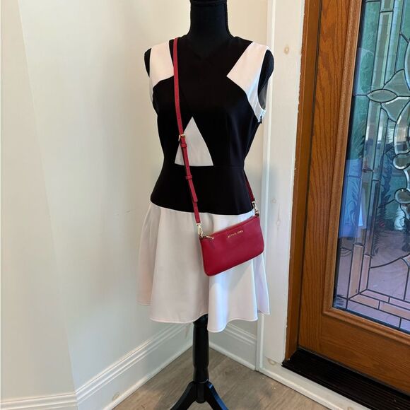 Michael Kors Jet Set Charm Large Zip Clutch Wristlet Flame Red - Picture 2 of 4